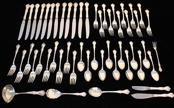 52 piece Reed & Barton "Rose Cascade" 51 ozt plus 14 weighted. Beautiful set, no monograms. In a: 52 piece Reed & Barton "Rose Cascade" 51 ozt plus 14 weighted. Beautiful set, no monograms. In a nice box, setting for 12. Salad forks (only 10). Estate fresh.