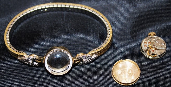 14k universal Geneva ladies wrist watch with diamond chips on the band. Swiss movement, 17 jewels,: 14k universal Geneva ladies wrist watch with diamond chips on the band. Swiss movement, 17 jewels, running. Hinsdale estate.