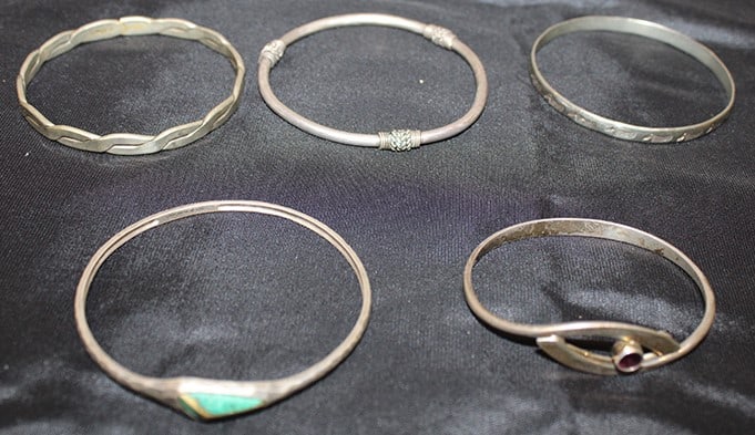 5 nice bangle sterling bracelets (1) by Ed Levin. (1) Silpada Encore 2.26 ozt. Hinsdale estate. (1 of 4)