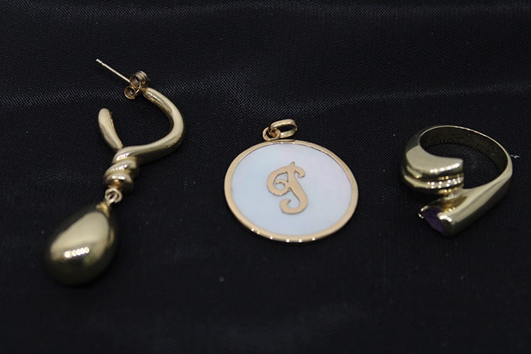 3 piece of 14k gold ring and earrings (7 dwt) and 14k and M.O.P. pendant. Richmond estate. Rings (1 of 4)