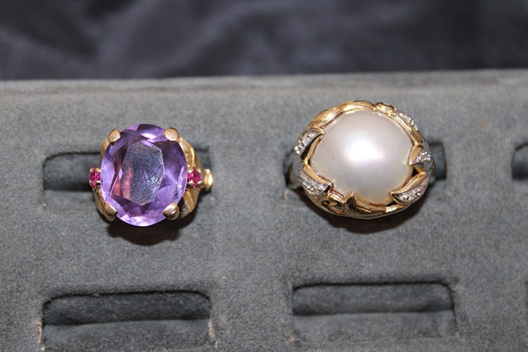 2 large 14k gold rings. Richmond estate. 7.3 dwt total weight. Sizes are 5 and 7. (1 of 4)