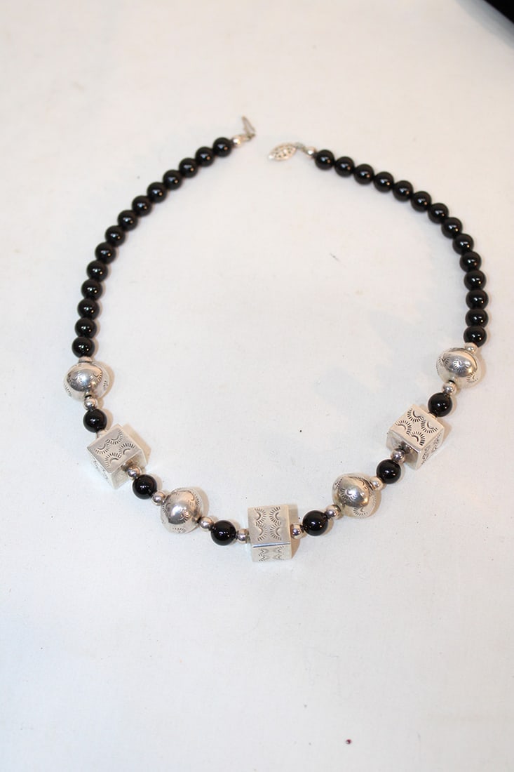 Black onyx and sterling, very nice. Richmond estate. Appr. 17" long.: Black onyx and sterling, very nice. Richmond estate. Appr. 17" long.