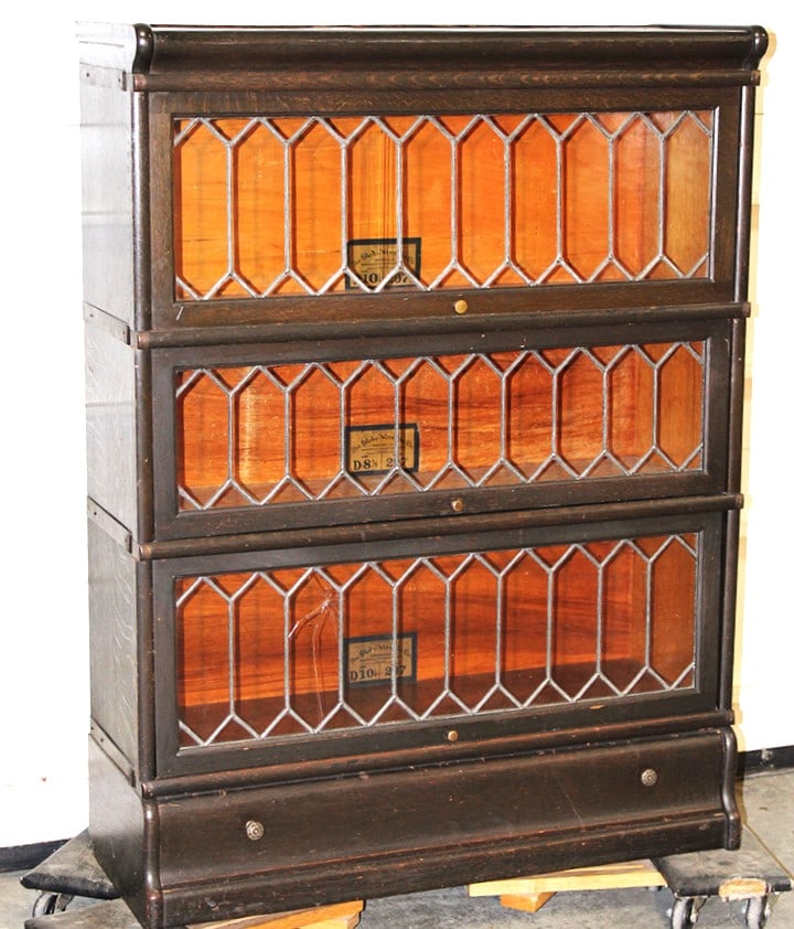 3 section oak Globe Wernicke stacking bookcase. D-size, model #297 with all original leaded glass. 2 (1 of 7)