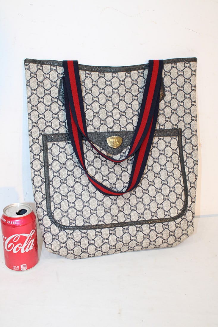 Vintage Gucci bag plus tote bag. Sherry line with blue and red straps. Nice condition, Richmond: Vintage Gucci bag plus tote bag. Sherry line with blue and red straps. Nice condition, Richmond estate. Appr. 14" across.