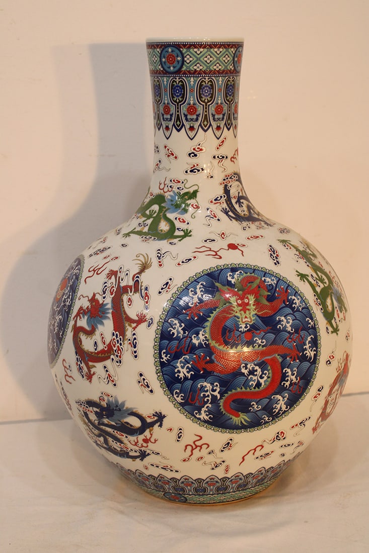 Large Chinese style bulbous vase with dragons. Very pretty with great colors. Estate fresh in nice: Large Chinese style bulbous vase with dragons. Very pretty with great colors. Estate fresh in nice condition. 21" tall.