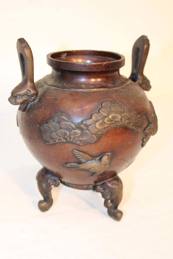 Oriental antique bronze vase with lion handles and applied brass bird decoration. 8" wide, 9" tall.: Oriental antique bronze vase with lion handles and applied brass bird decoration. 8" wide, 9" tall.