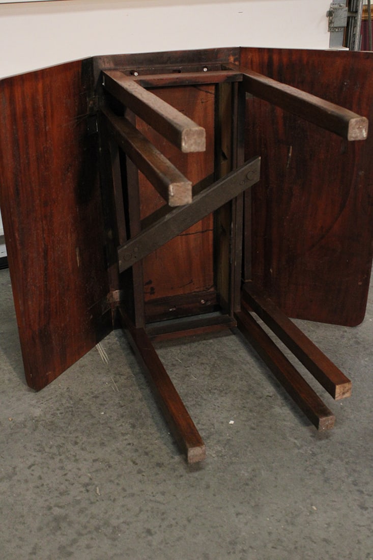 Sweet 33" period swing leg drop leaf table. Has 1 board top and (2) 17" leaves, (2) finely - 5