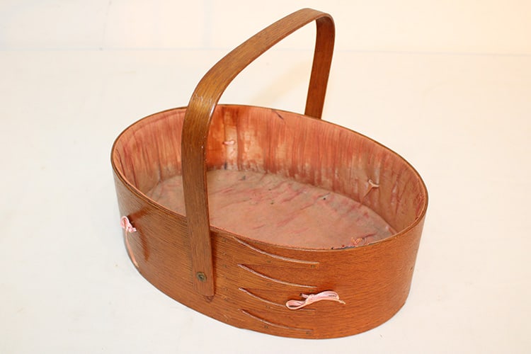 Large oval 11" signed Sabbathday Lake Shakers Maine sewing center. Has the original liner, swing: Large oval 11" signed Sabbathday Lake Shakers Maine sewing center. Has the original liner, swing handle, 4 fingers. Estate fresh.