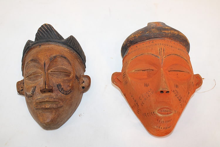 2 hand carved vintage African masks. Nicely carved. From a private collection. Biggest is appr. 10".: 2 hand carved vintage African masks. Nicely carved. From a private collection. Biggest is appr. 10".