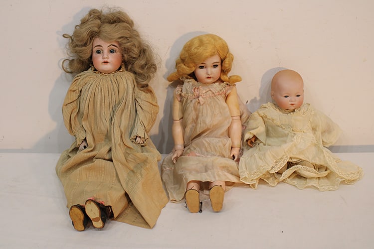3 nice antique bisque dolls (1) DEP, (1) AM, (1) KR. All with antique clothes. All have their hands: 3 nice antique bisque dolls (1) DEP, (1) AM, (1) KR. All with antique clothes. All have their hands and feel. Good condition.