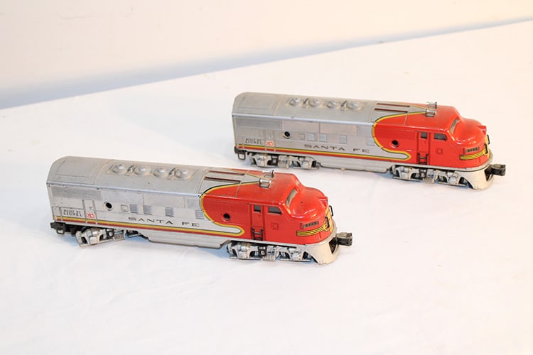 2 Lionel Santa Fe #2343 engines. Estate fresh in nice condition. Been packed away for years. Some (1 of 3)