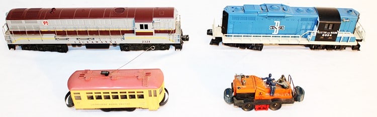 Lionel 2321 Lackawanna FM Train Master and 8654 Boston and Maine locomotive also Lionel #60 transit (1 of 7)