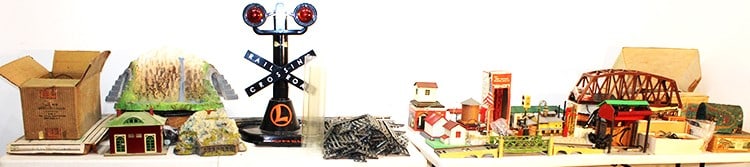 Tons of mostly Lionel accessories, estate fresh. Bridges, track, water towers, signals, mountain, (1 of 13)