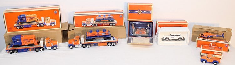 Group of Lionel cars and truck, planes, all in original boxes. Estate fresh in nice condition. (1 of 5)