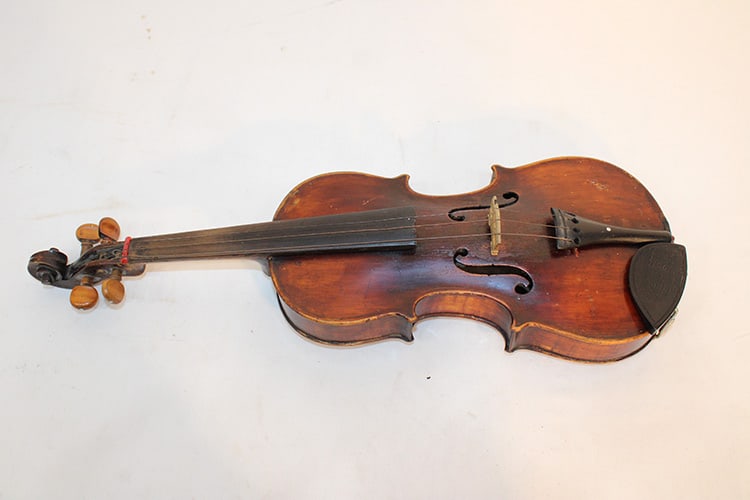 Early 1/5 size violin labeled Neuner and Hornsteiner Mittenwalk (Bayern) 1891 with case. Has a solid (1 of 9)