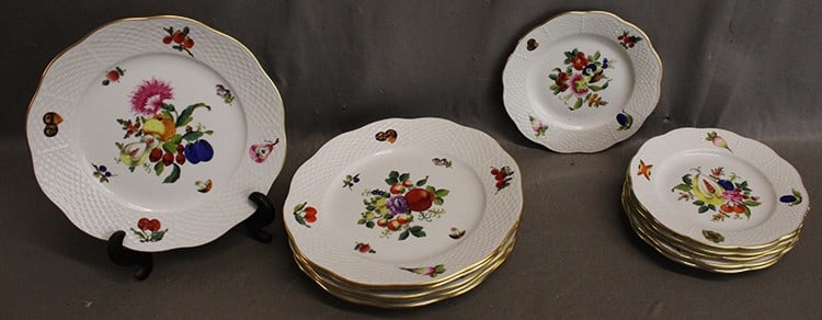 12 "Herend" plates (6) 8", (6) 6" fruit and flowers. Estate fresh in nice condition, hand painted. (1 of 6)