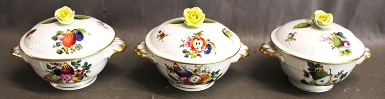 3 "Herend" fruit and flower covered soups. Estate fresh in nice condition. Hand painted. 3 covers (1 of 5)
