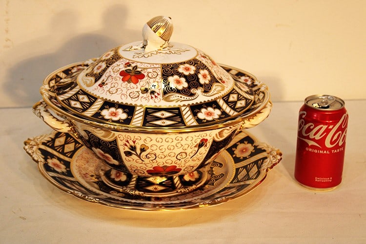 Exceptional large Royal Crown Derby Imari soup tureen. Estate fresh in great condition. Signed and: Exceptional large Royal Crown Derby Imari soup tureen. Estate fresh in great condition. Signed and numbered 2451. Platter is 14".