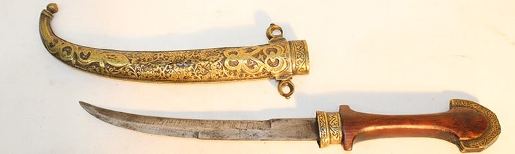 Middle Eastern Koummiya dagger and scabbard (family decorated brass). Curved blade in nice (1 of 6)