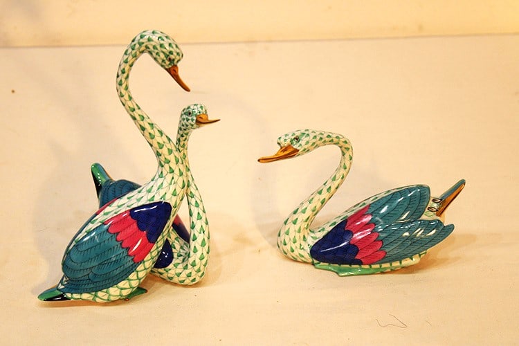 2 super "Herend" porcelain swan figurines. Made in Hungary. Hand painted, 24k gold. Estate fresh in (1 of 9)
