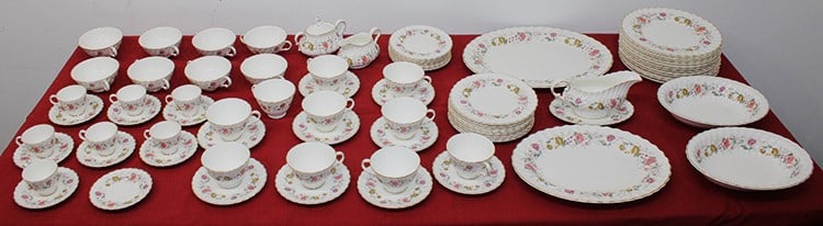 Exceptional Royal Doulton "Rosell" fine China set over 75 pieces. Extremely clean. Estate fresh in (1 of 7)