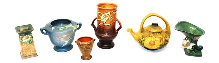 6 pieces of Roseville peony tea pot, Frecsia snowberry, Bushberry, Dahlrose vase. Nice condition. (1 of 5)