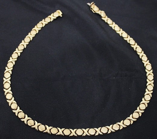 18" 14K Gold "Hugs And Kisses Xoxo" Necklace 21 Dwt: 18" 14k gold "Hugs and Kisses XOXO" necklace 21 dwt. Italy. Nice condition.