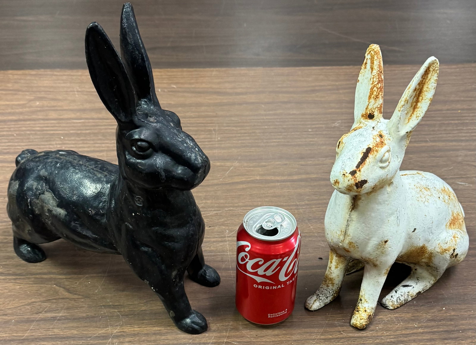 Pair Of Vintage Cast Iron Garden Rabbits: Pair of vintage cast iron garden rabbits. Estate fresh in nice condition.