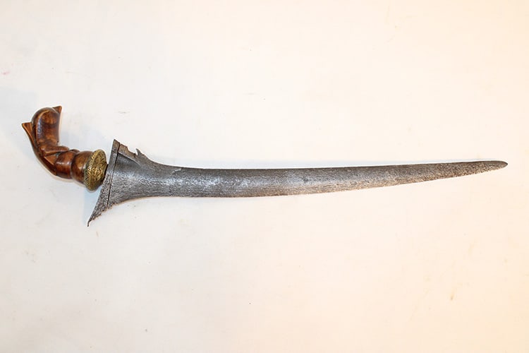 Early Indo Kris Dagger With Nicely Carved Grip: Early Indo Kris dagger with nicely carved grip. Western MA estate. Overall length is 17".