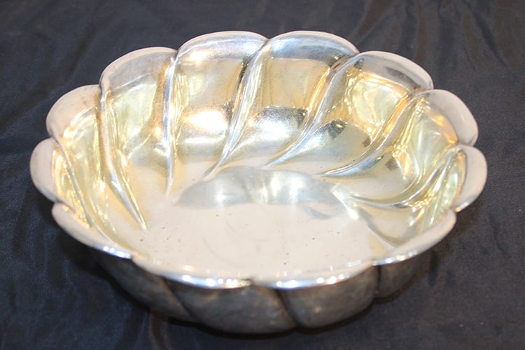 Stunning Tiffany & Co. Sterling Bowl 18-ozt. (1 of 6)