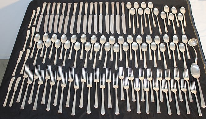 105 Piece Sterling Silver Set, "Trianon" Pattern 83.5-ozt.: 105 Piece Sterling Silver Set, "Trianon" Pattern 83.5-ozt. Plus 16 large weighted, made by the Jennings Silver Co. No monograms, in nice condition.