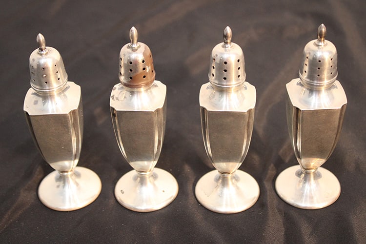 4 Nice Matching 5" Sterling Salt & Pepper 7.91-ozt.: 4 Nice Matching 5" Sterling Salt & Pepper 7.91-ozt. No monograms, in nice condition.