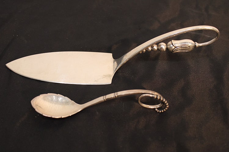 2 Georg Jensen Stelring Pieces including Blossom Cake Server: 2 Georg Jensen Stelring Pieces including Blossom Cake Server. Also signed Jensen Berry spoon 4.75-ozt. Estate fresh, longest is approximately 10".