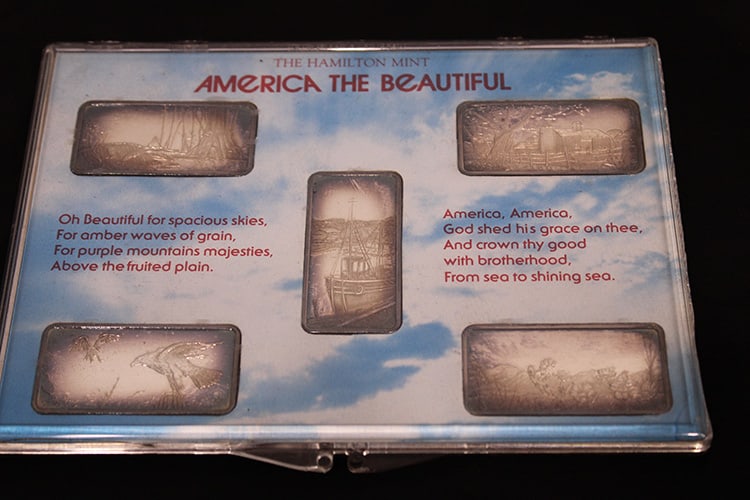 America The Beautiful 5 Troy ounce of 999 Silver: America The Beautiful 5 Troy ounce of 999 Silver. Hamilton mint collection in the original case. Estate fresh.