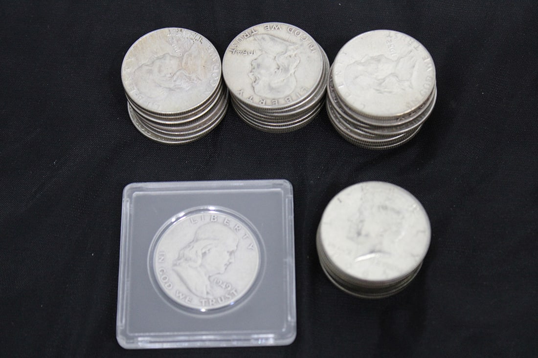 35 Franklin & Kennedy Halves 14-ozt.: 35 Franklin & Kennedy Halves 14-ozt. 9 Kennedys, 26 Franklins (including 1955), all before 1964, 17.50 in face value. Vermont estate.
