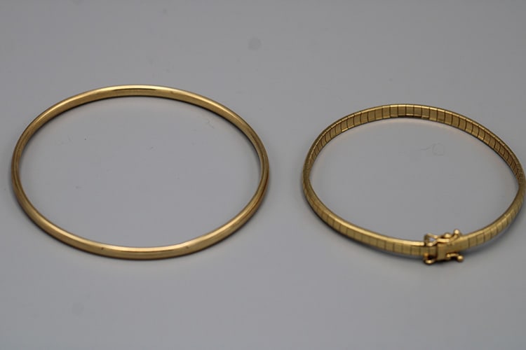 2 Beautiful 14K Gold Bracelets, 9.8 Dwt.: 2 Beautiful 14K Gold Bracelets, 9.8 Dwt. Nice condition, estate fresh.