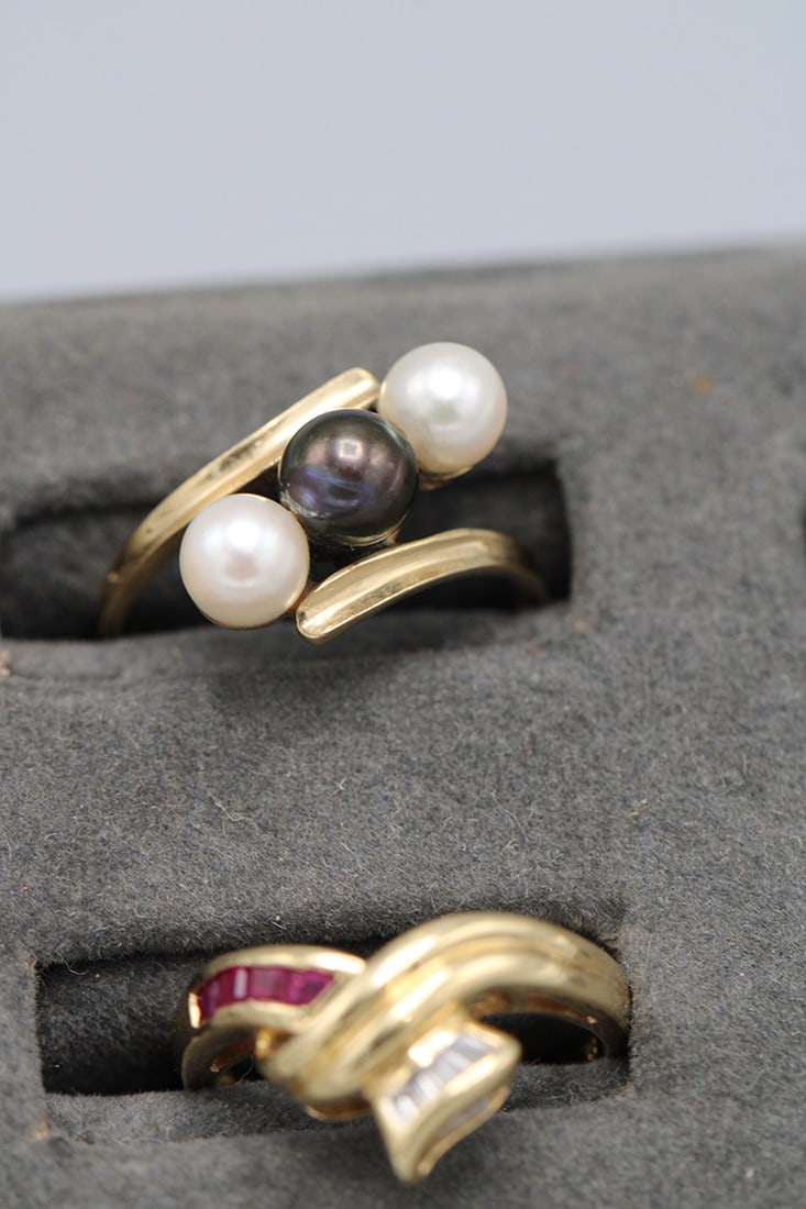 2 Nice 14K Gold Rings, One with Diamond & Rubis, One with Pearls (3.6 total Dwt.): 2 Nice 14K Gold Rings, One with Diamond & Rubis, One with Pearls (3.6 total Dwt.). Diamond size 4.75, Pearl size 6.25. Nice condition. Vermont estate.