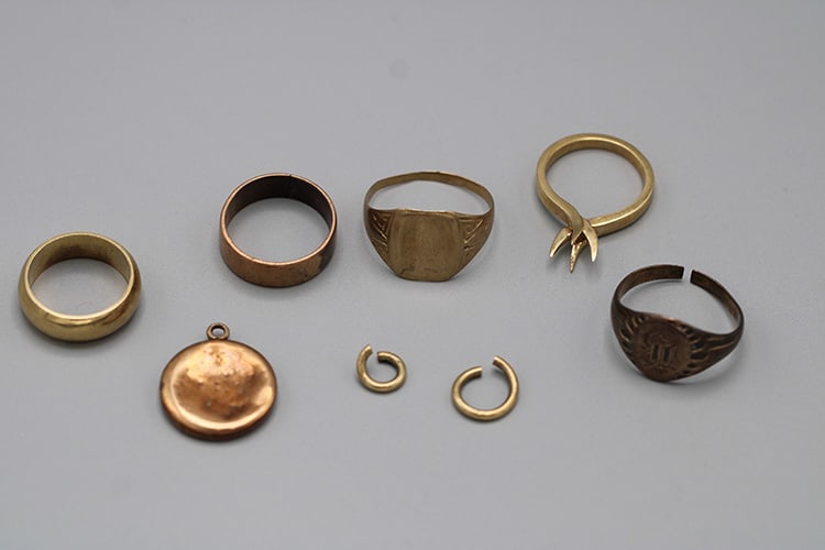 Group of 10K Gold 13 Dwt. (1 of 3)