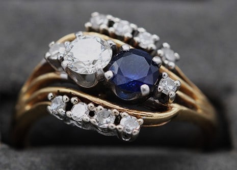 Stunning 14K Gold Diamond & Blue Sapphire Ring: Stunning 14K Gold Diamond & Blue Sapphire Ring. Including a large sapphire and plus 10 smaller diamonds, size 7, 2.8 Dwt. Vermont estate.