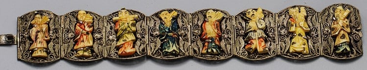 Super Chinese Silver Filigree with Carved Bone Figures: Super Chinese Silver Filigree with Carved Bone Figures. Hand painted 6.5" long. Estate fresh.