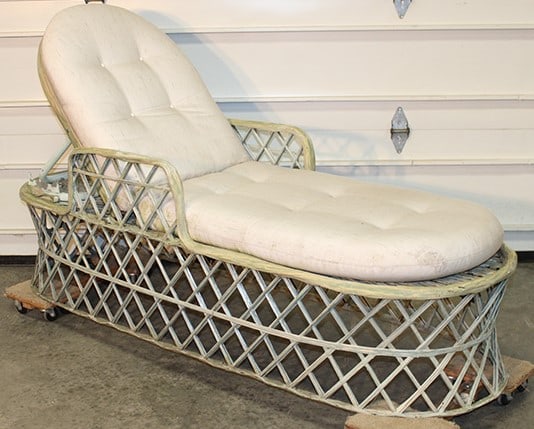 Nice Mid-Century Russell Woodard Spun-Fiberglass Chaise Lounge: Nice Mid-Century Russell Woodard Spun-Fiberglass Chaise Lounge. Adjustable back & tufted cushions (cushions need to be cleaned). All in nice condition, approximately 72" long. Estate fresh.
