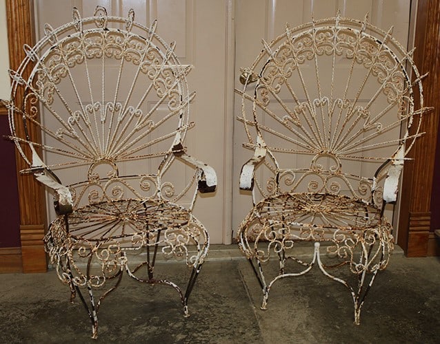 Super Pair of Vintage Wrought Iron Peacock Chair after John Salterini: Super Pair of Vintage Wrought Iron Peacock Chair after John Salterini. All the metal is in good condition, they just need a coat of fresh paint. Very impressive and sturdy, feet are all good. Estate