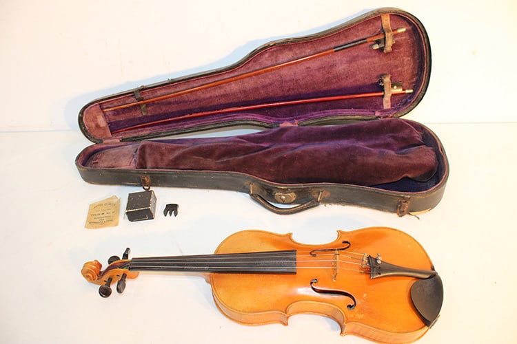 Old 4/4 Violin Labeled Oskan Erich Heinel (1 of 11)