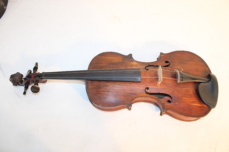 Very Early 4/4 Violin Has some Writing on the Inside: Very Early 4/4 Violin Has some Writing on the Inside. Has some lines in the case, chip on the scroll, estate fresh. Approximately 23.5" long.