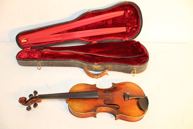 Old 4/4 Violin With Case (1 of 7)