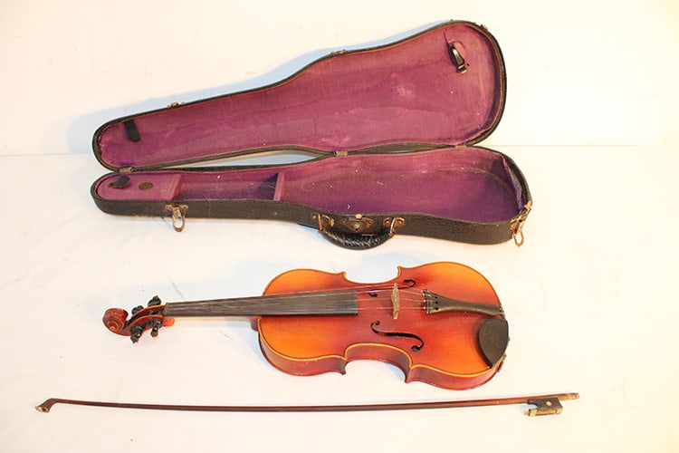 Vintage 4/4 Violin with Case and Bow (1 of 12)