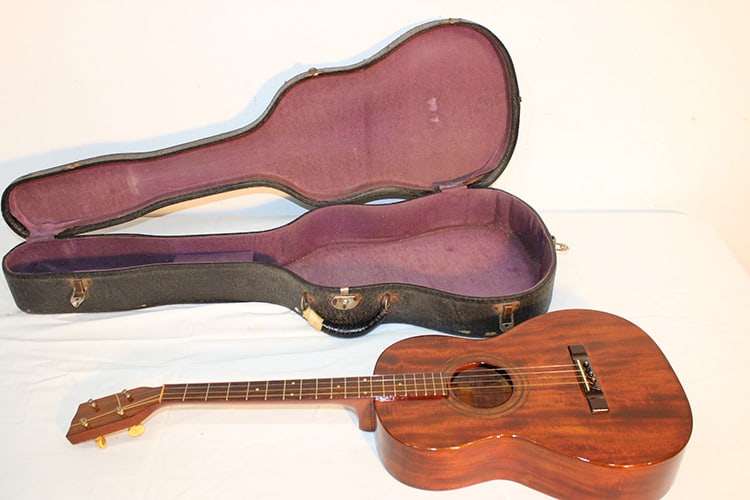 Old Weymann Half Size Tenor Guitar (1 of 7)