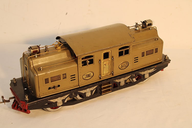 Nice Large Lionel Train Prewar #402 Standard Guage Locomotive: Nice Large Lionel Train Prewar #402 Standard Guage Locomotive. Original condition from Agawam, MA estate. Very heavy, has wear, olive green. Approximately 16" wide.