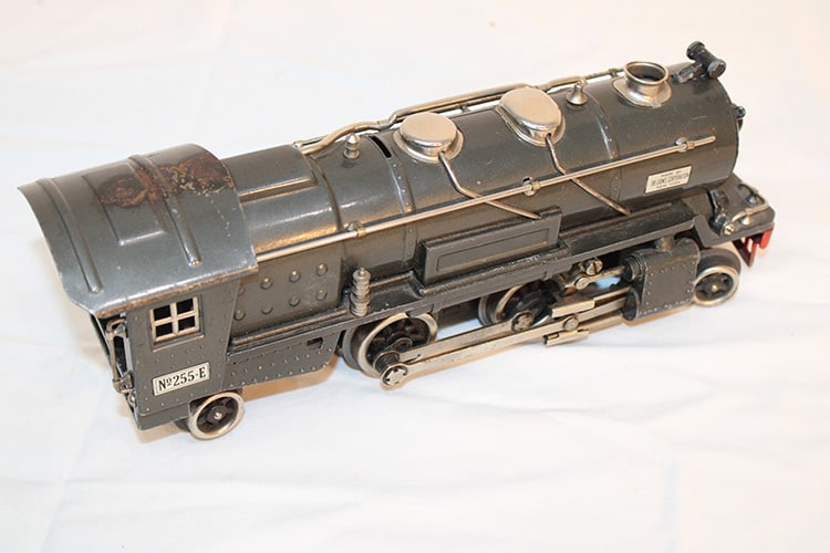 2 Lionel Train Engines 255-E, 243 - 3