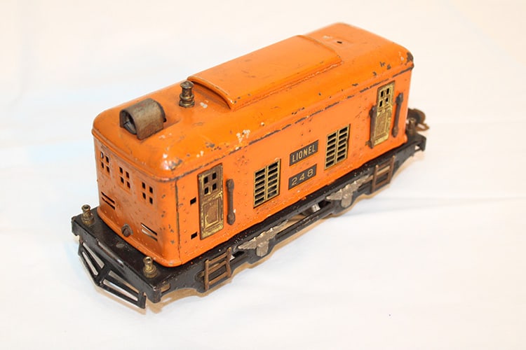 2 Lionel Train Engines 255-E, 243 - 5